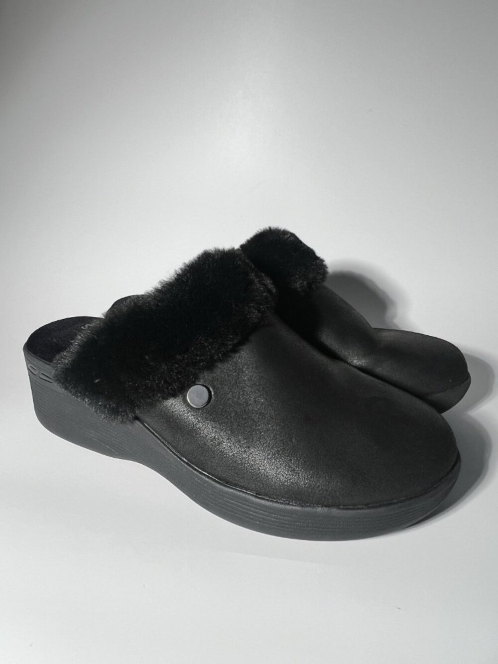 Martha Stewart x Skechers Pier-Lite Cozy Clogs Black Women’s 7